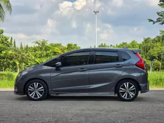 2015 Honda JAZZ 1.5 SV+ i-VTEC รถเก๋ง 5 ประตู รถบ้านแท้