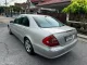 2004 Mercedes-Benz E240 2.6 Avantgarde รถเก๋ง 4 ประตู -5