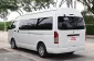 Toyota Hiace 3.0 COMMUTER D4D 2017 รถตู้ใช้งานในครอบครัวป้ายฟ้า เบาะเดิม 4 แถว-2