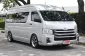 Toyota Hiace 3.0 COMMUTER D4D 2015 รถตู้ใช้งานในครอบครัวป้ายฟ้า แต่งวีไอพีชุดใหญ่ -0